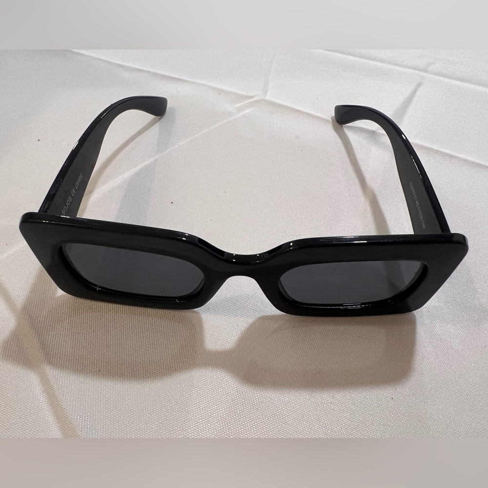 Black Rectangular Sunglasses - Picture 4 of 4